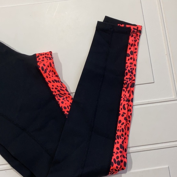 NWT Glyder Black Inside Out Leopard Print Leggings XS - Picture 3 of 8